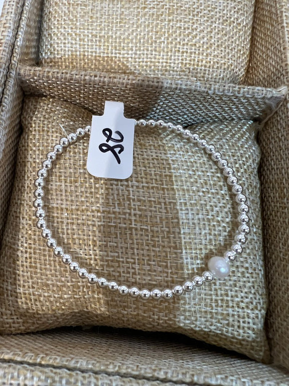 Single Mother of Pearl Beaded Bracelet