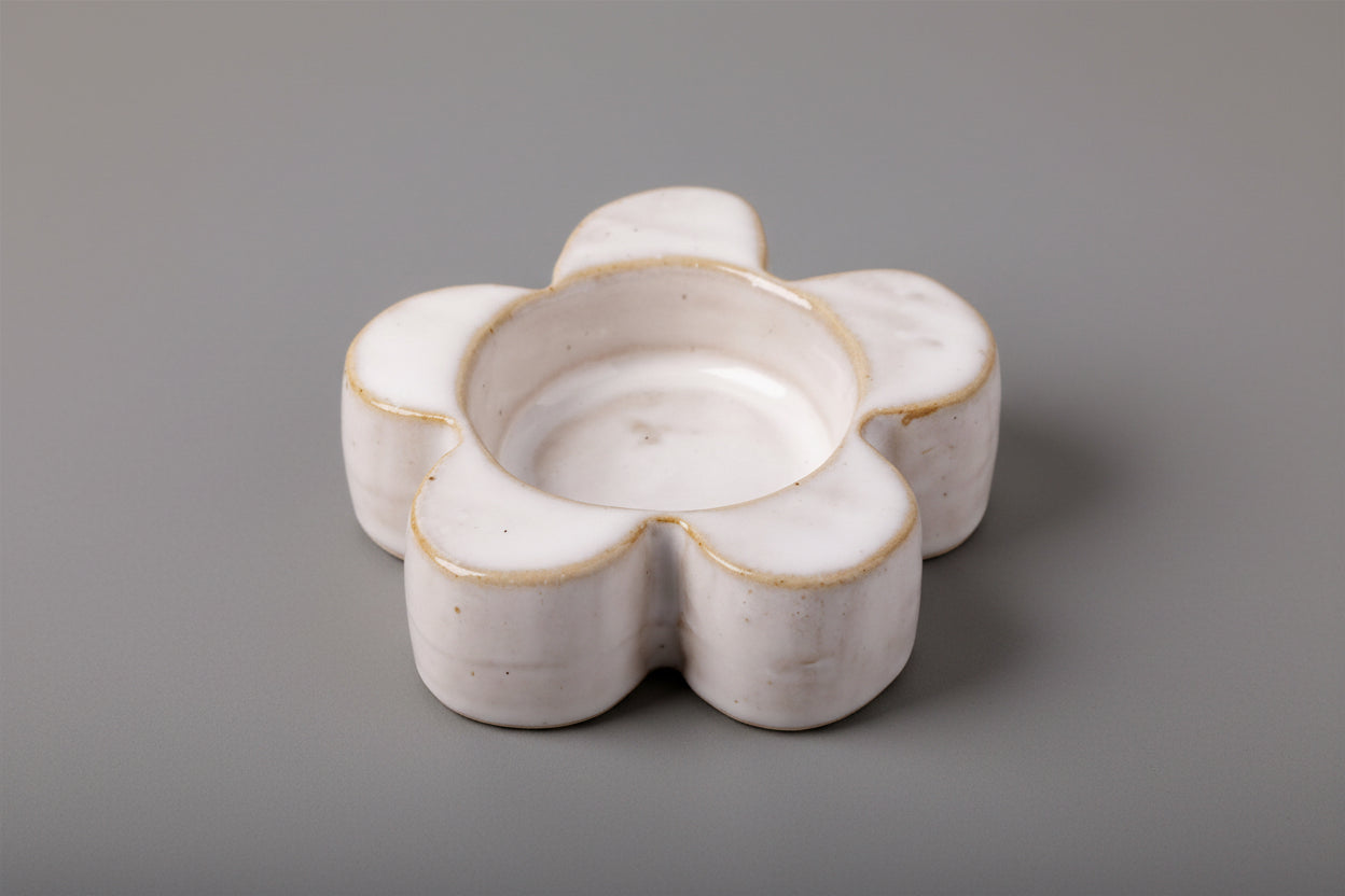 CERAMIC FLOWER TEALIGHT HOLDER