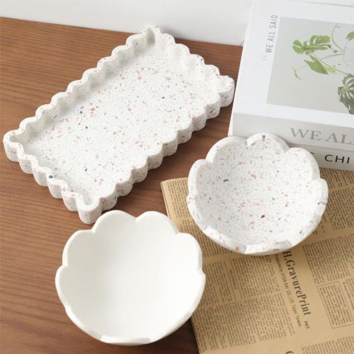 WHITE BOWL WITH SCALLOP EDGE