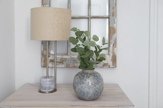 ROUND VASE WITH BLUE FLORAL PATTERN