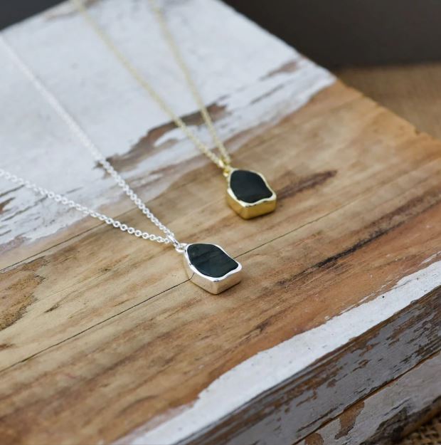 Stone Fleck Necklace - Labradorite